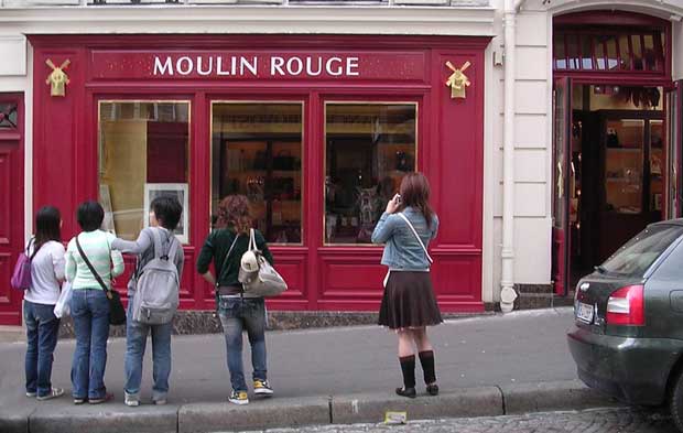 Japanese women in particular experience the psychological phenomenon of the 'Paris symptom', where they experience culture shock when they see Paris in real life