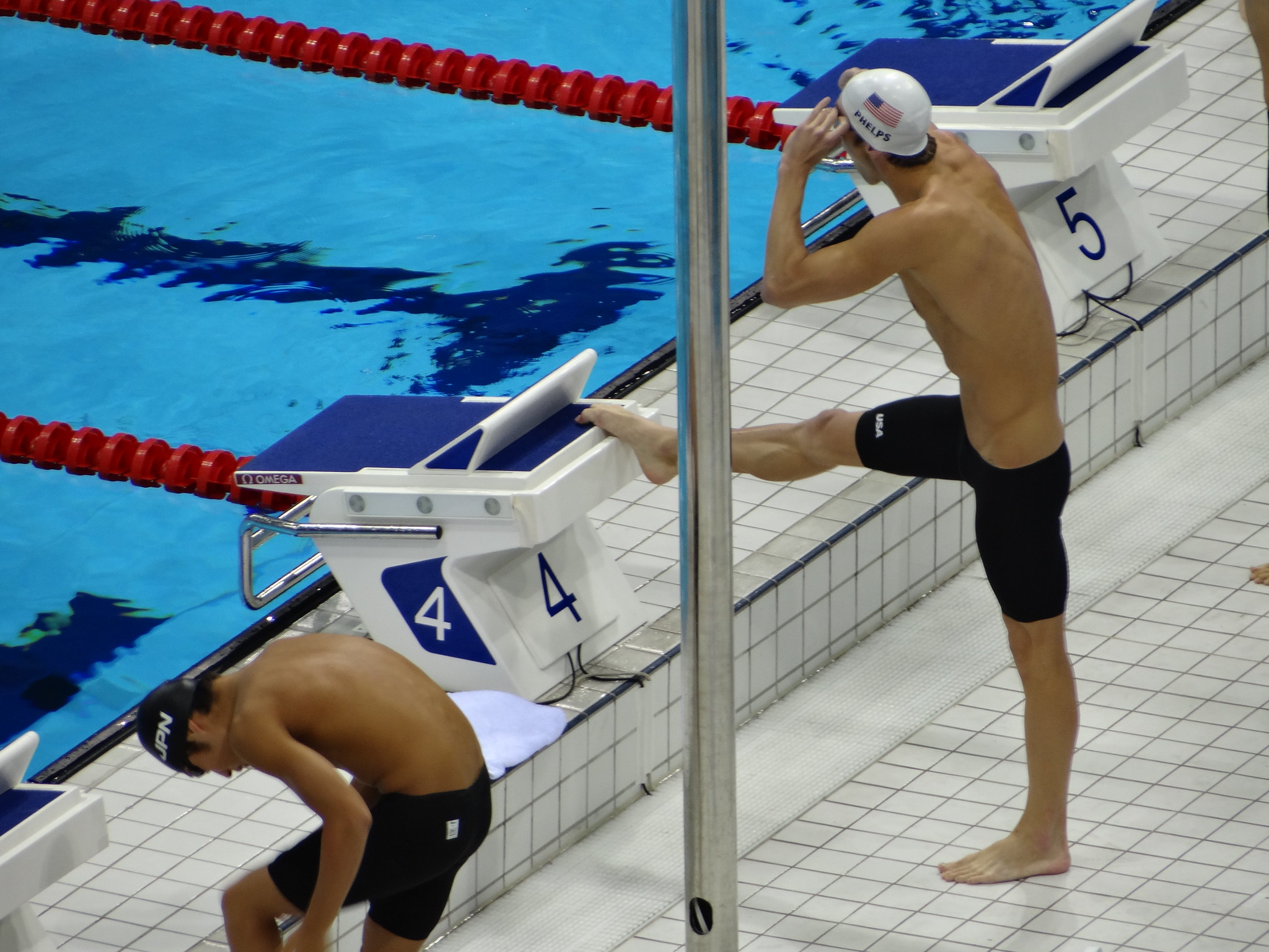 Michael Phelps skostørrelse er 14 (US), 13,5 (UK) eller 48 (Europa)